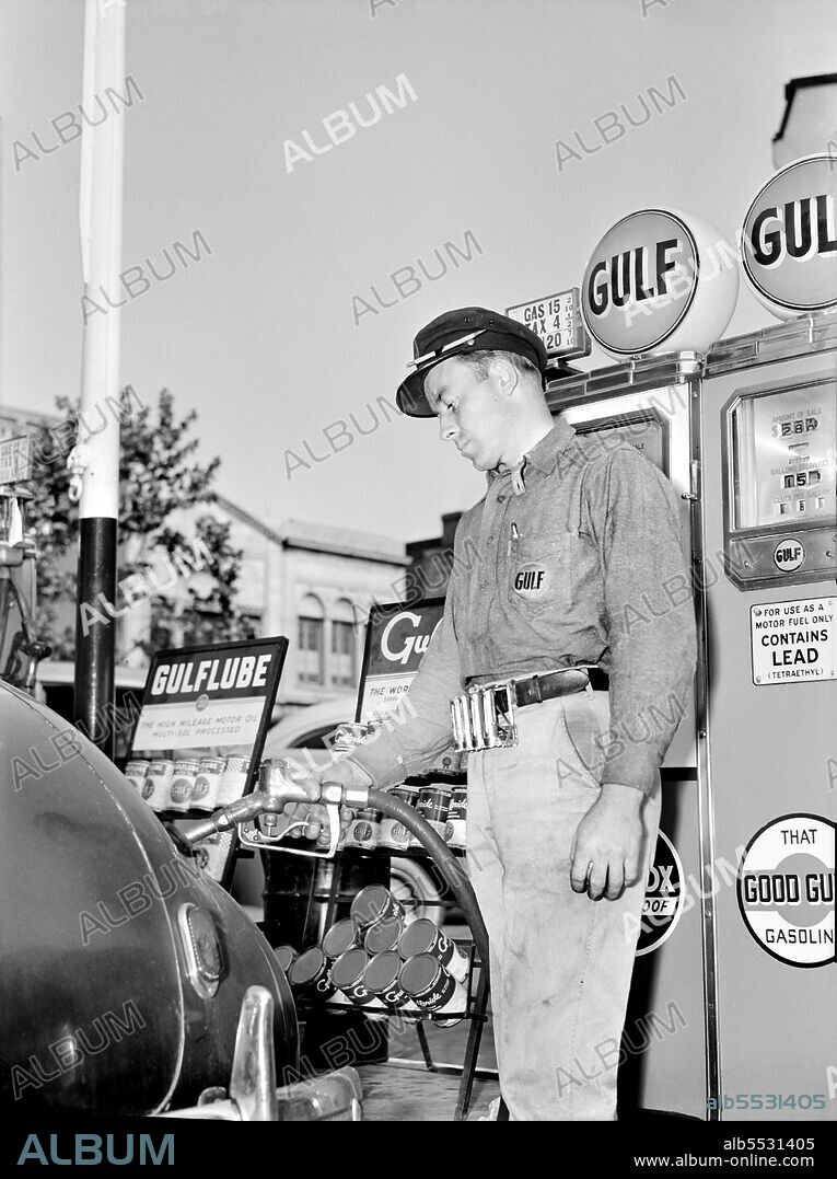 Gas Station attendant filling Gas Tank of Car, Washington, D.C., USA, Albert Freeman, U.S. Office of War Information, August 1942.