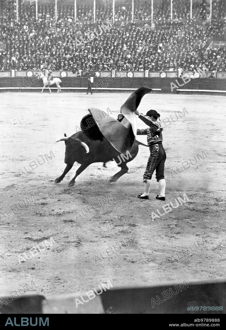May 5, 1912. Yesterday's Bullfight in Madrid. The matador Manuel Rodríguez (Manolete), spearing the first of the bulls he fought with his cape.