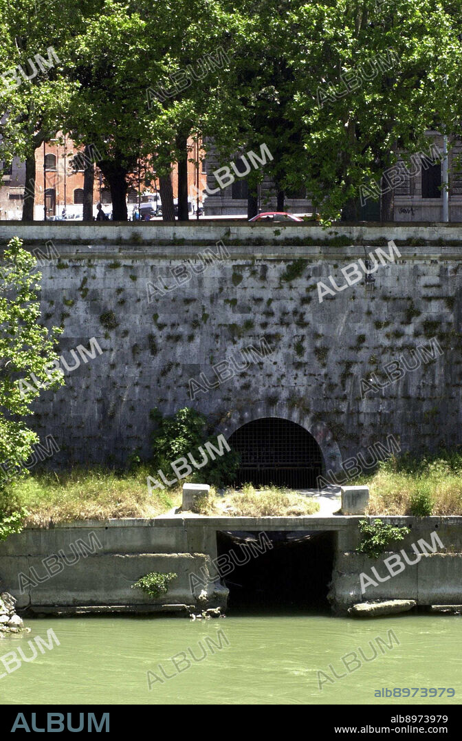 Vue des grands egouts de Rome (Cloaque Maxime, Cloaca Massima ou Cloaca Maxima) construit par Tarquin l'ancien, roi Etrusque de 616 a 579 av.J.C. ©AGF/Leemage.