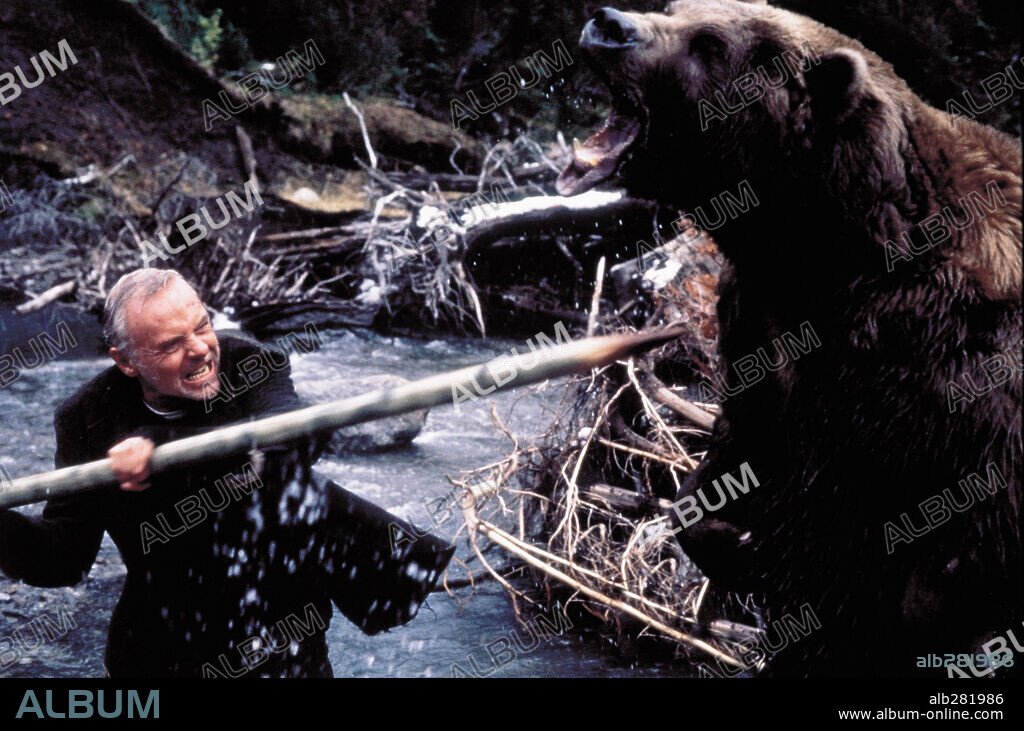 ANTHONY HOPKINS en EL DESAFÍO, 1997 (THE EDGE), dirigida por LEE TAMAHORI. Copyright 20TH CENTURY FOX.