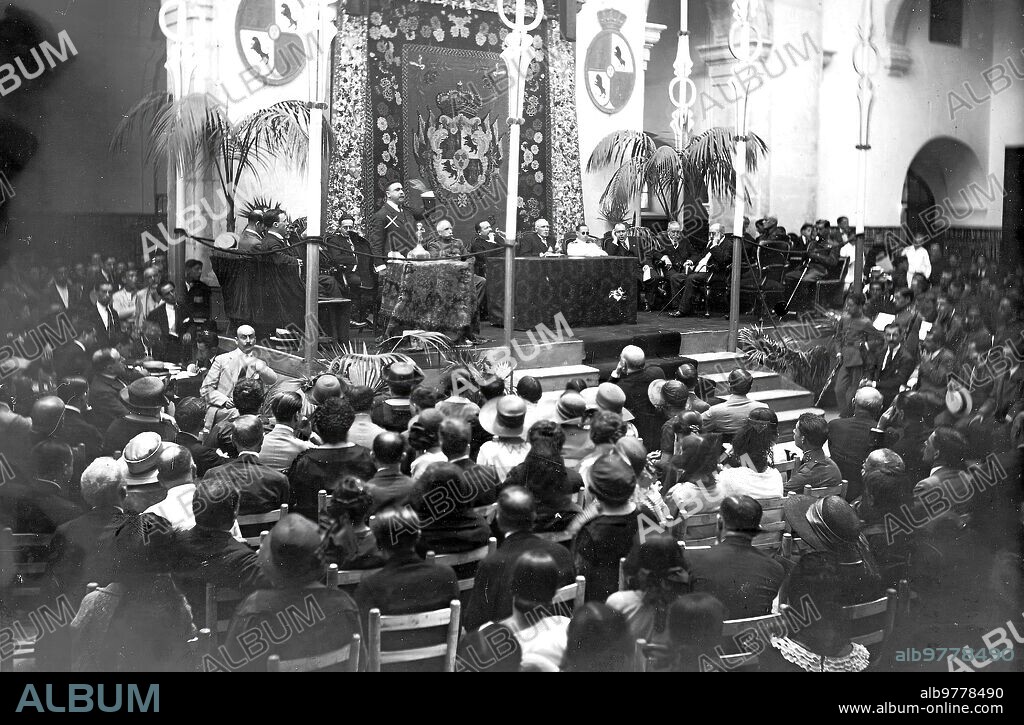 August 1923. Cadiz. The Gaditana Worker exhibition. The Typographer worker, Mr. Santander (X), Giving a speech at the Inaugural event.