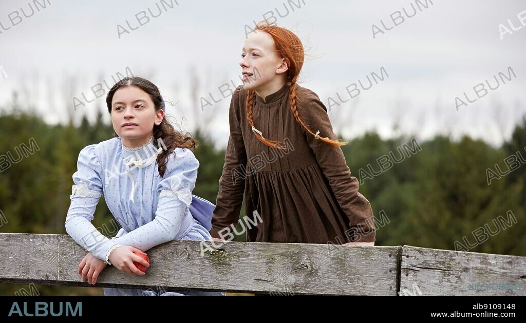 AMYBETH MCNULTY et DALILA BELA dans ANNE WITH AN E, 2017 (ANNE), réalisé par MOIRA WALLEY-BECKETT. Copyright NORTHWOOD ANNE/NORTHWOOD ENTERTAINMENT/CANADIAN BROADCASTING.