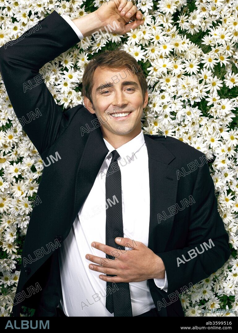 LEE PACE dans PUSHING DAISIES, 2007. Copyright WARNER BROS. TELEVISION.
