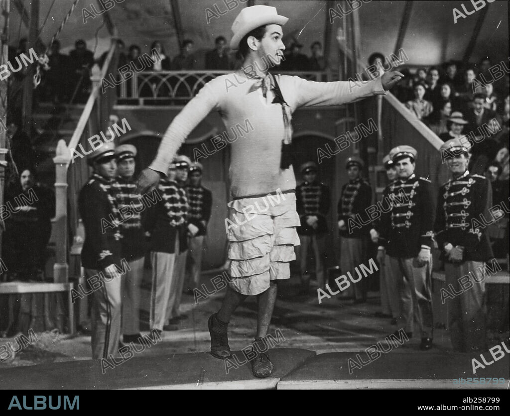CANTINFLAS en EL CIRCO, 1943, dirigida por MIGUEL M. DELGADO. Copyright POSA FILMS, S.A.
