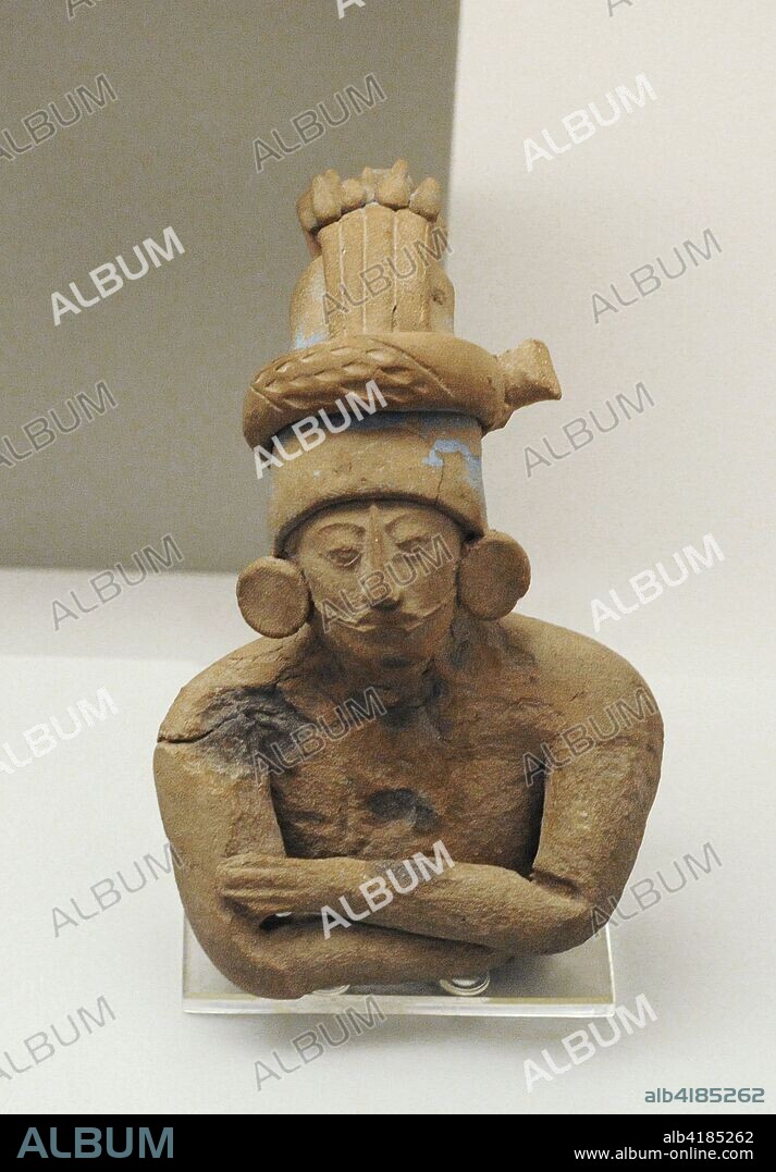 Busto varonil. Cerámica pintada. Cultura Maya. Estilo Jaína. Período Clásico Tardío (600-900 d. C.). Mesoamérica. Area Maya. Museo de América. Madrid. España.