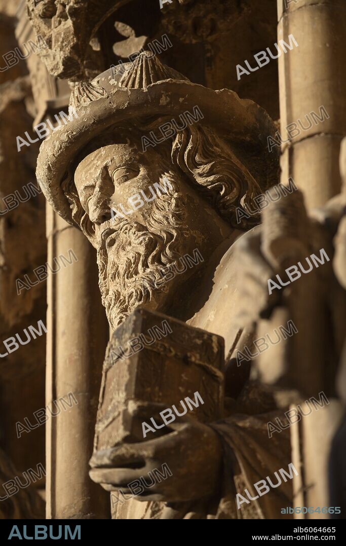 Castelló d'Empuries; Basílica de Santa María (la "Catedral de l'Empordà"); portada gótica / detalle escultórico.