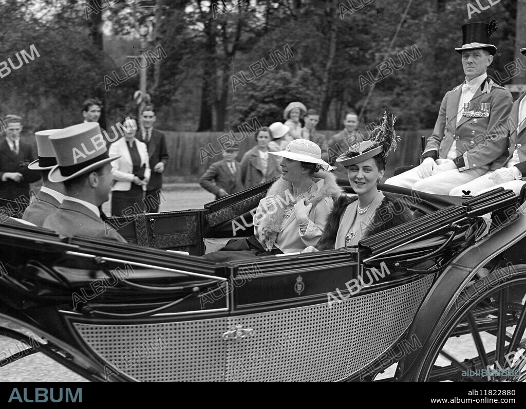 Second day of the Royal Ascot race meeting . The Princess Royal ( left ) arrives in a carriage with the Duchess of Kent . 15 June 1938.