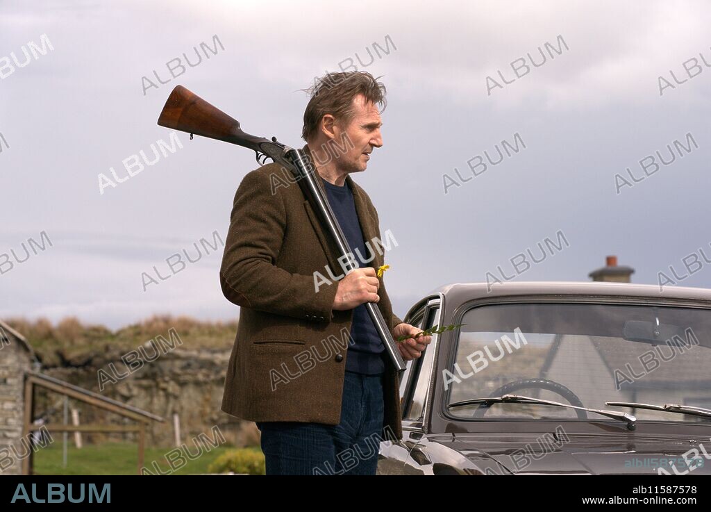 LIAM NEESON en EN TIERRA DE SANTOS Y PECADORES, 2023 (IN THE LAND OF SAINTS AND SINNERS), dirigida por ROBERT LORENZ. Copyright Facing East Entertainment/RagBag Pictures/London Town Films/Saga Film/Bleiberg Entertainment.