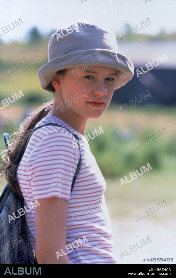 ANNA PAQUIN in FLY AWAY HOME, 1996, directed by CARROLL BALLARD. Copyright COLUMBIA TRISTAR.