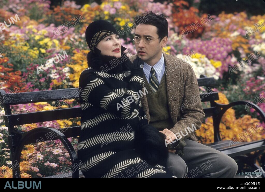 DIANNE WIEST and JOHN CUSACK in BULLETS OVER BROADWAY, 1994, directed by WOODY ALLEN. Copyright MIRAMAX FILMS/SWEETLAND FILMS / HAMILL, BRIAN.