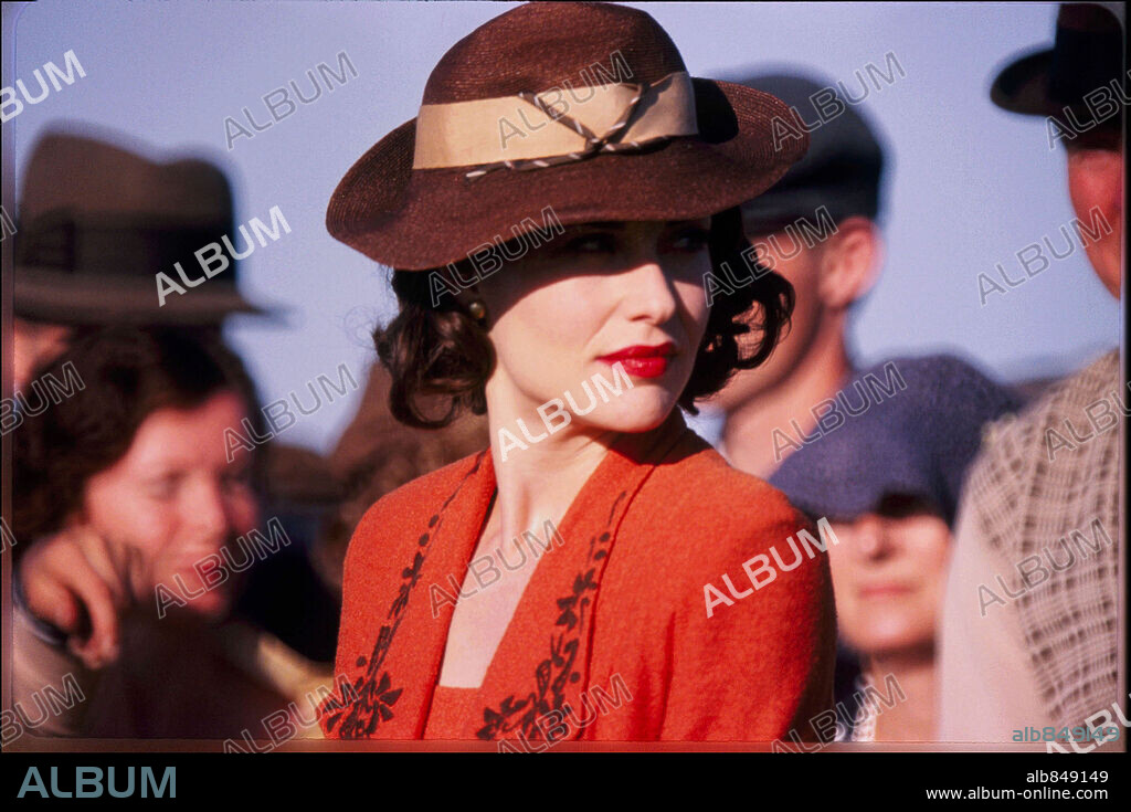 CLAIRE FORLANI en BOBBY JONES: UNA HISTORIA DE GRANDEZA, 2004 (BOBBY JONES: STROKE OF GENIUS), dirigida por ROWDY HERRINGTON. Copyright COLUMBIA TRISTAR / D'ALEMA, GUY.