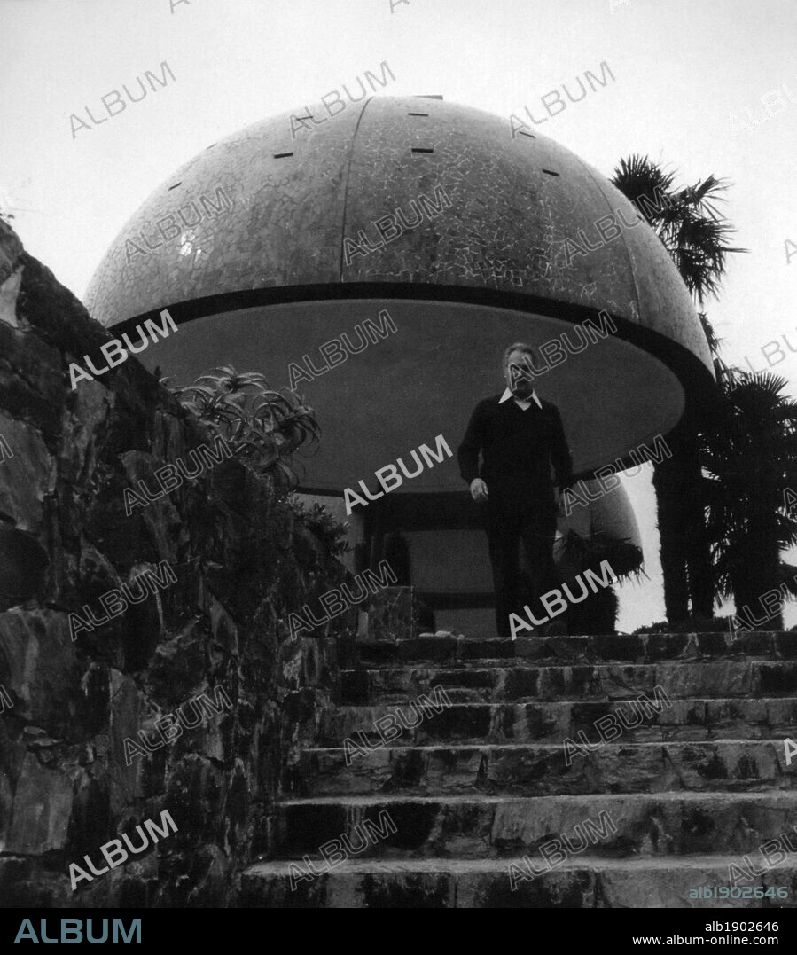 Antonio Bonet i Castellana, arquitecto, urbanista y diseñador español. Cúpula de Casa Balaña en San Vicenç de Montalt, Maresme. Una de sus obras realizada en los años setenta.