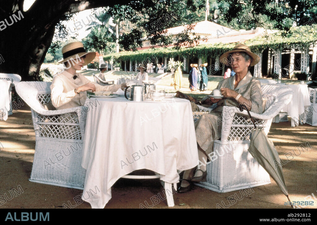 JUDY DAVIS and PEGGY ASHCROFT in A PASSAGE TO INDIA, 1984, directed by DAVID LEAN. Copyright COLUMBIA PICTURES.