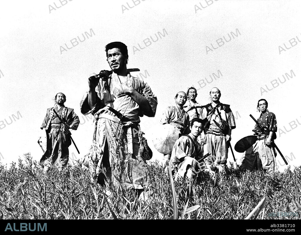 DAISUKE KATO, MINORU CHIAKI, TAKASHI SHIMURA, TOSHIRO MIFUNE and YOSHIO INABA in THE SEVEN SAMURAI, 1954 (SHICHININ NO SAMURAI), directed by AKIRA KUROSAWA. Copyright TOHO.