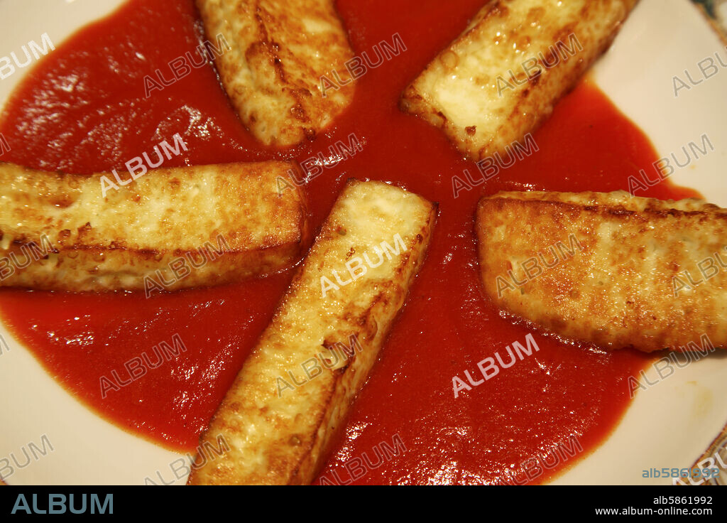 Yecla; plato de "queso frito" con tomate plato tradicional de la región.