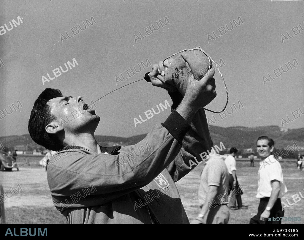Sondica (Vizcaya) 9/11/1964. World aerobatic flight championship at Sondica airport, 5 km from Bilbao. Czech driver Belak, runner-up, drinks in a boot.