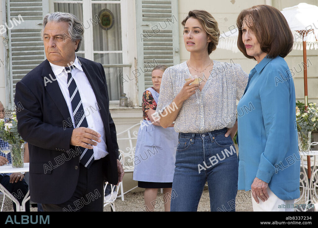 CHANTAL LAUBY and CHRISTIAN CLAVIER in SERIAL, 2022 (QU'EST-CE QU'ON A TOUS FAIT AU BON DIEU?), directed by PHILIPPE DE CHAUVERON. Copyright Orange Studio / UGC.