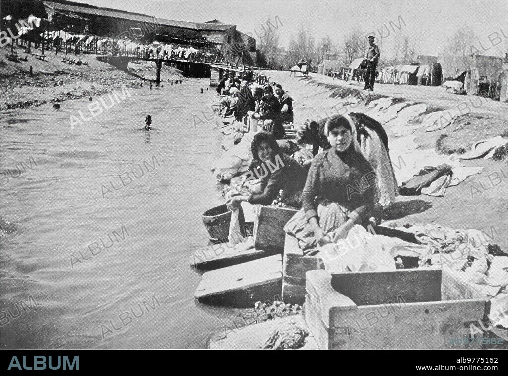 1900. Laundresses in Madrid (photo from the beginning of the 20th century).