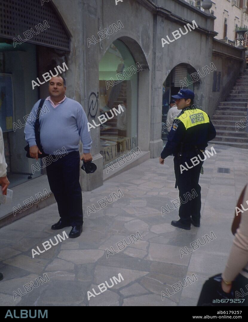 OFICINA DE INFORMACION AL CIUDADANO EUROPEO ESCRITO EN MALLORQUIN ESPAÑOL INGLES Y ALEMAN.