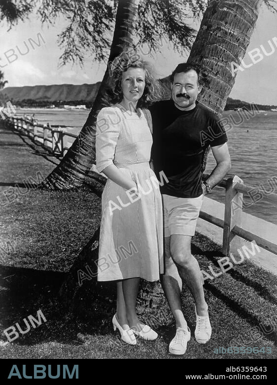 Hemingway, Ernest. America author, winner of the 1954 Nobel Prize for Literature; Oak Park (Illinois, USA) 21.7.1899 - Ketchum (Idaho, USA) 2.7.1961 (suicide). Hemingway with his 3rd wife Martha, née Gellhorn in Hawaii. Photo, 1941.