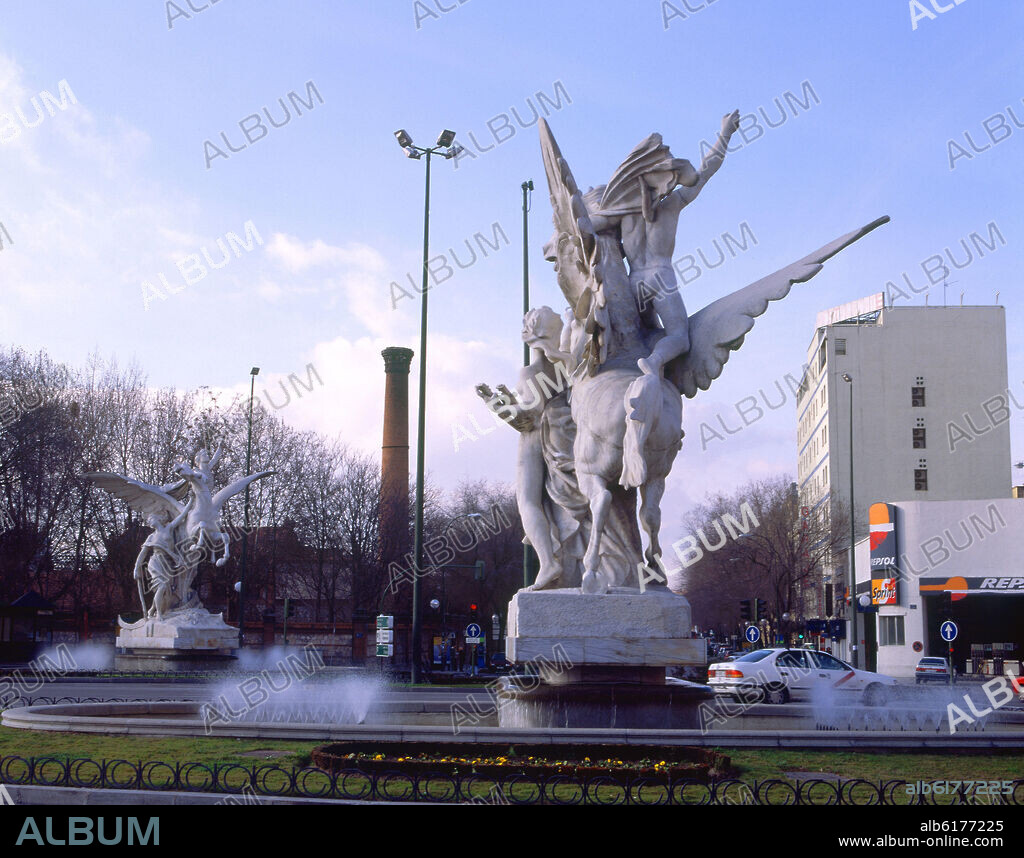 AGUSTIN QUEROL SUBIRATS (1860-1909). GLORIETA DE CADIZ  CON LAS ESCULTURAS ORIGINALES EN MARMOL QUE REMATABAN EL PALACIO DE FOMENTO HOY MINISTERIO DE AGRICULTURA - FOTO AÑOS.