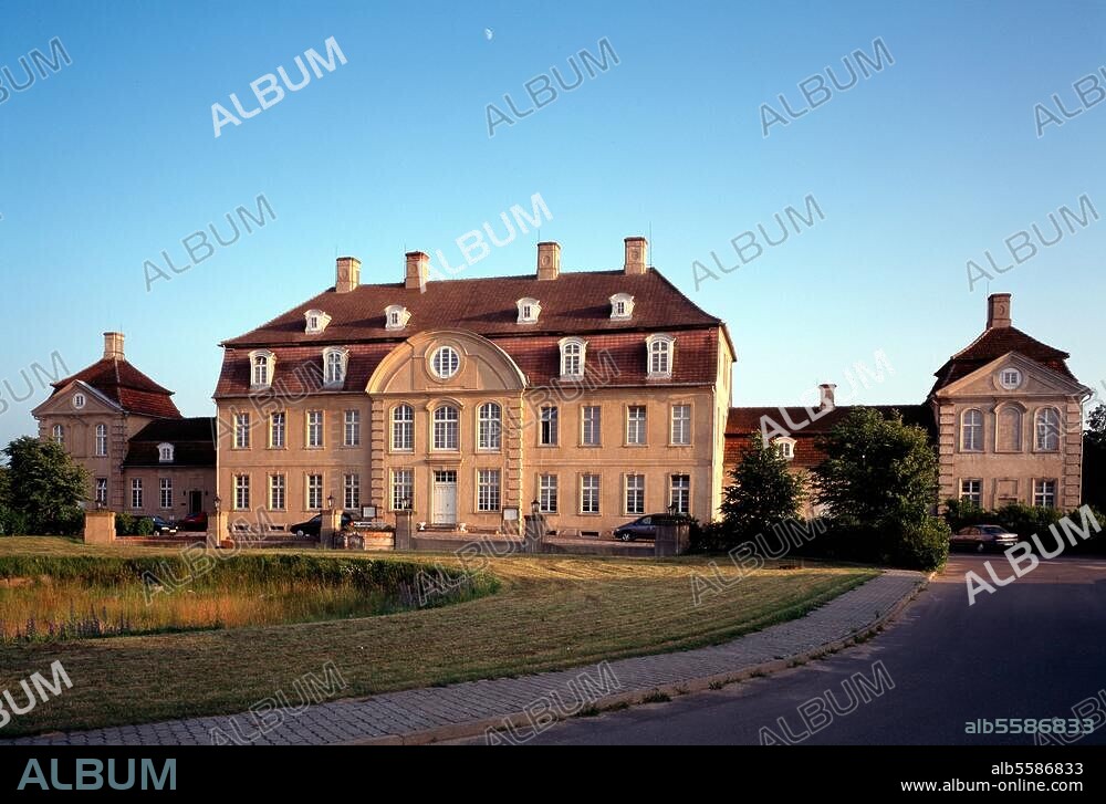 Vietgest (Mecklenburg-Vorpommern), Schloss. (erbaut 1792-94; heute Hotel). Außenansicht. Foto (Lisa Hammel).