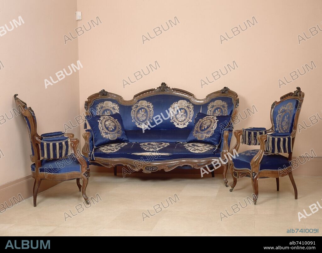 MOBILIARIO ISABELINO - SOFA Y SILLONES CON TAPICERIA DE RASO - SIGLO XIX.
