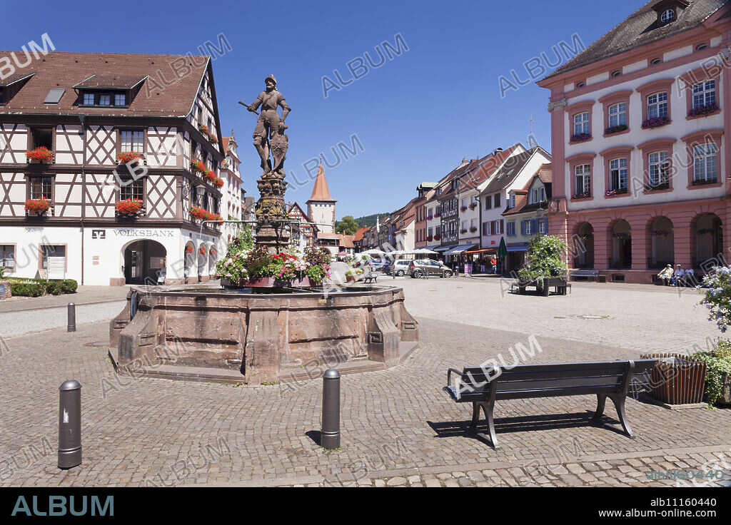 Roehrbrunnen Fountain at the market square, town hall and Obertorturm tower, Gengenbach, Kinzigtal Valley, Black Forest, Baden Wurttemberg, Germany, Europe.