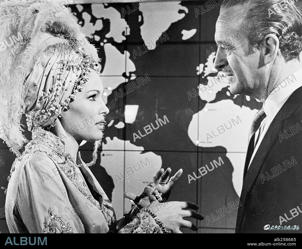DAVID NIVEN and URSULA ANDRESS in CASINO ROYALE, 1967, directed by JOHN HUSTON, KEN HUGHES, ROBERT PARRISH and VAL GUEST. Copyright COLUMBIA/FAMOUS ARTISTS.