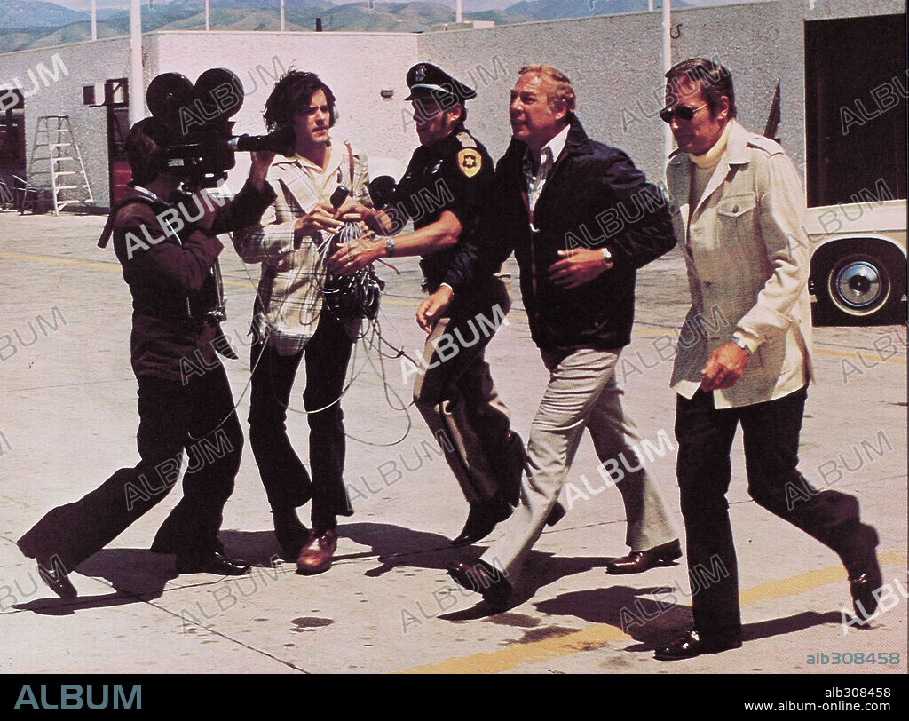 CHARLTON HESTON and GEORGE KENNEDY in AIRPORT 1975, 1974, directed by JACK SMIGHT. Copyright UNIVERSAL PICTURES.
