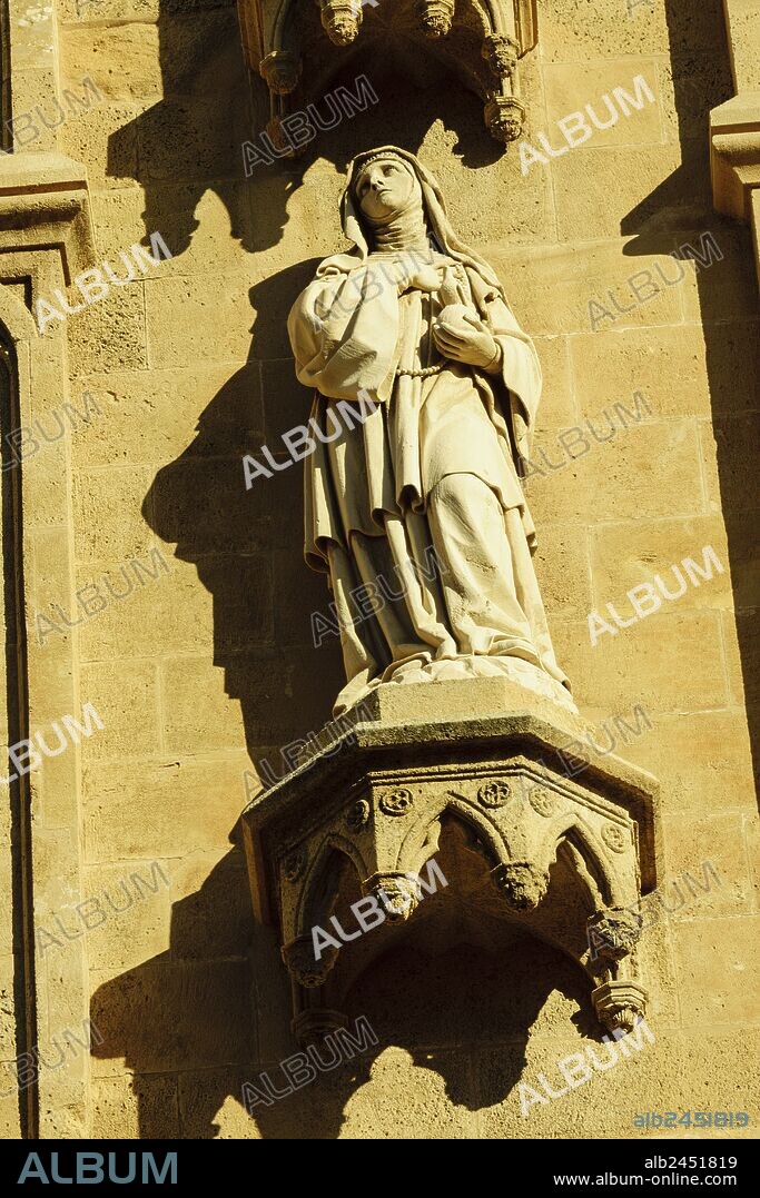 Virgen María con la paloma de la paz, Catedral de Mallorca , siglo XIII, Monumento Histórico-artístico, Palma, mallorca, islas baleares, españa, europa.