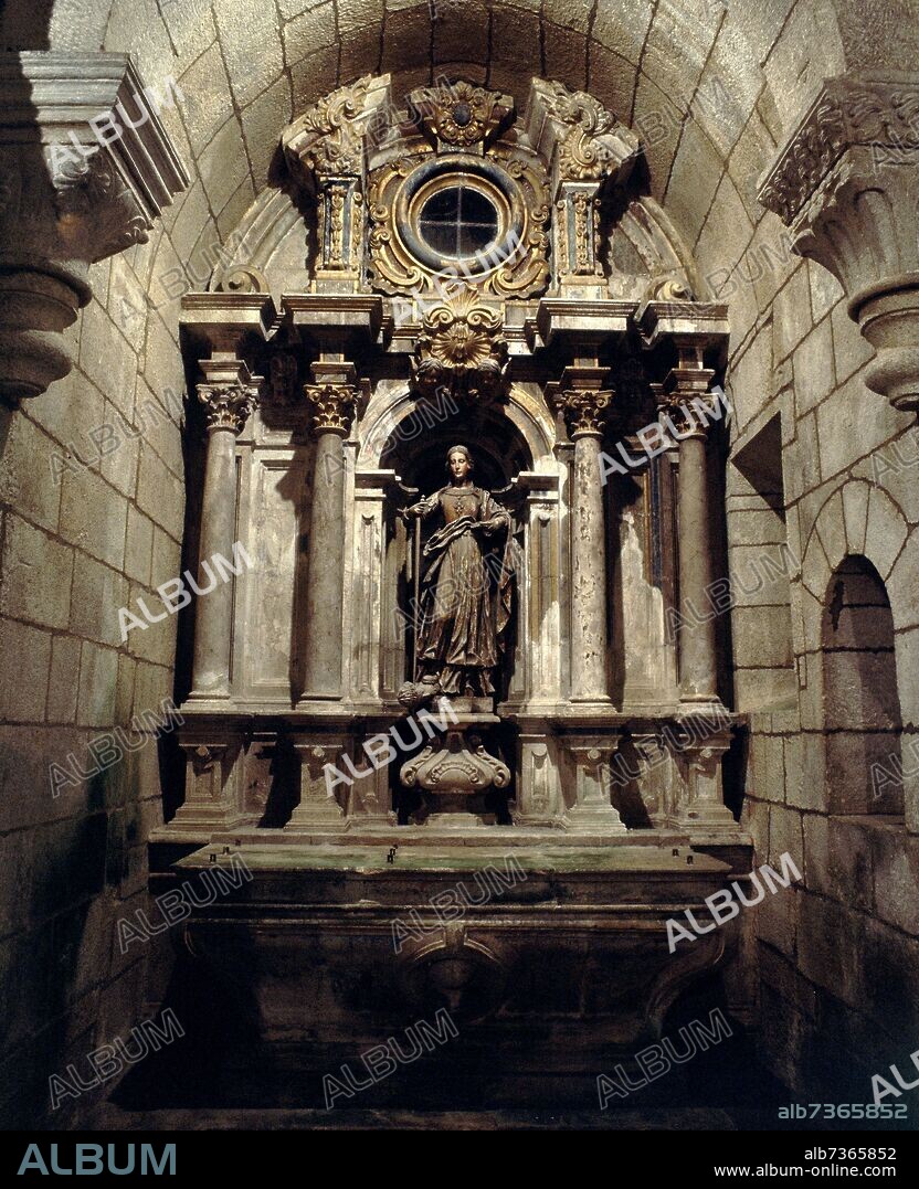 IGLESIA - ALTAR EN PIEDRA DE SANTA CATALINA DE ALEJANDRIA - S XVII.