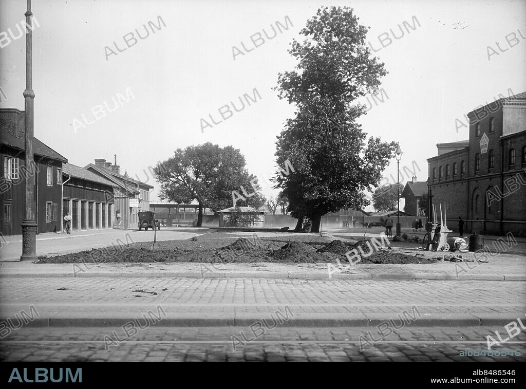 Göteborg - 1924-08-25 - Polhemsplatsen - Åkareplatsen - iordningställes *** Local Caption *** GT Låda 1924-03. KAMERAREPORTAGE.