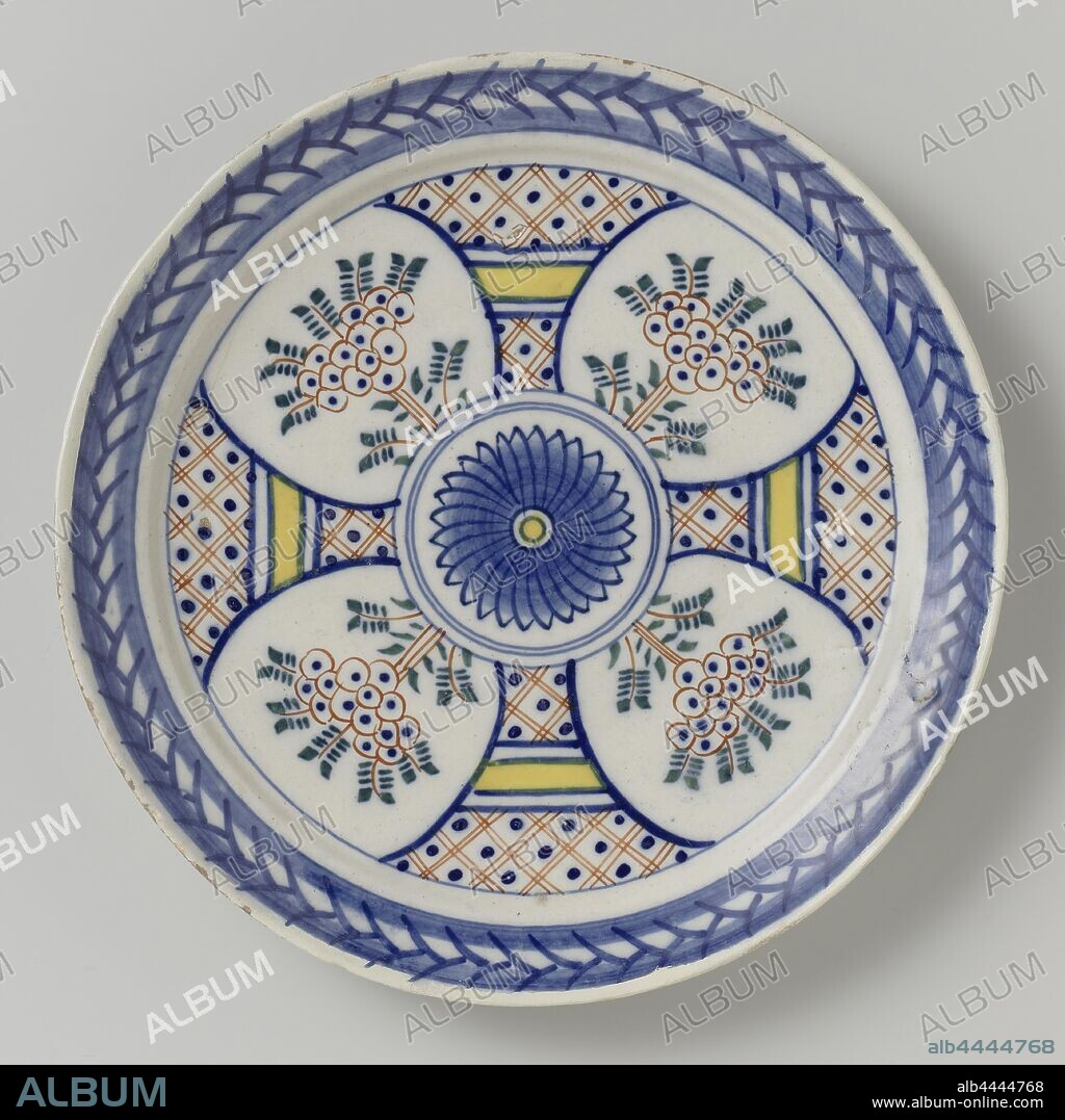 plate, Round plate of multicolored painted faience, with a circle on which a blue star and a blue border. Four multi-colored fan-shaped boxes are painted with flowers around it. There is a mark on the back., anonymous, Delft, c. 1725 - c. 1770, earthenware, tin glaze, d 22.3 cm × h 2.9 cm.