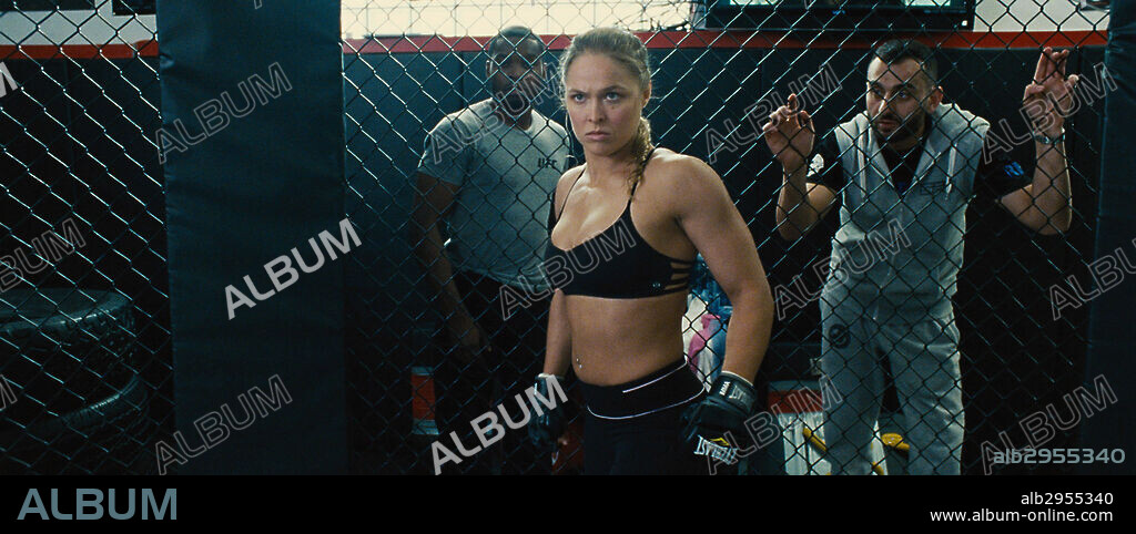 RONDA ROUSEY in ENTOURAGE, 2015, directed by DOUG ELLIN. Copyright CLOSEST TO THE HOLE PRODUCTIONS/HOME BOX OFFICE/WARNER BROS. / BARIUS, CLAUDETTE.