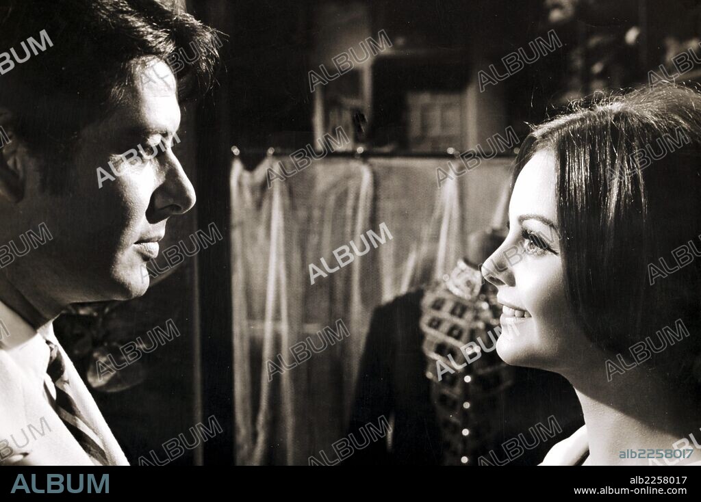 PELICULA : BUENOS DIAS CONDESITA , 1967. DIRECTOR , LUIS CESAR AMADORI. ACTORES , ROCIO DURCAL , VICENTE PARRA.