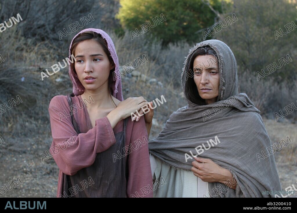 BAHIA HAIFI and KELSEY ASBILLE in FULL OF GRACE, 2015, directed by ANDREW HYATT. Copyright JUSTIN BELL PROD/OUTSIDE DA BOX/REKON PROD.