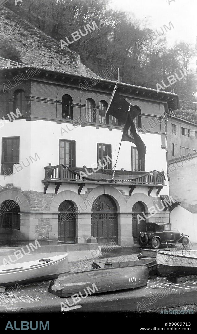 1927. Casa Inaugurada en el muelle de san Sebastián para pósito de Pescadores.-el pósito Sirvió de escuela Pública, de Teatro, de Cine, sala de Baile, Emisora de Radio, escuela de Música, de local de Entidades, de mercado del pescado y mercado Municipal.