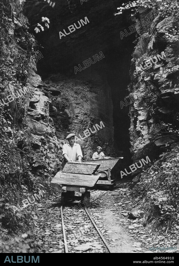 Slate quarry, cicagna, liguria, italy 1930.