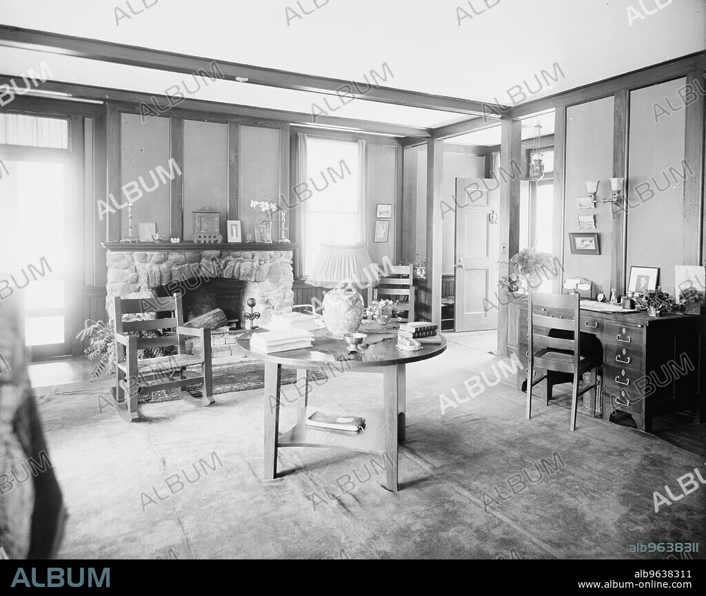 Suburban home of Mrs. Robert Hoe Jr., living room, Port Washington, New York, between 1900 and 1910.