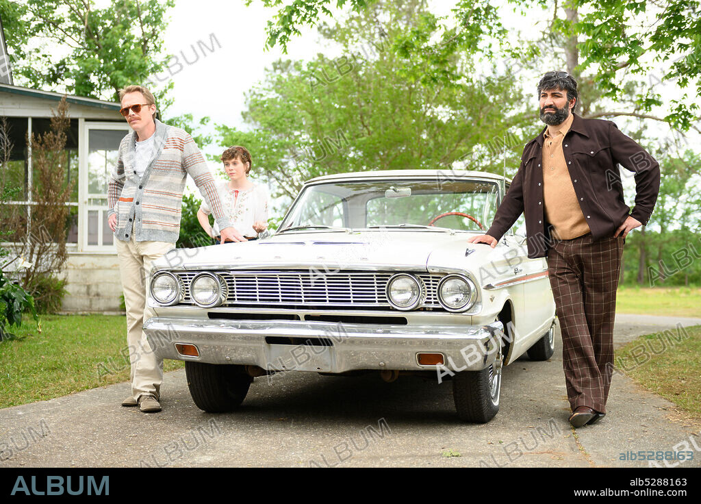 PAUL BETTANY, PETER MACDISSI and SOPHIA LILLIS in UNCLE FRANK, 2020, directed by ALAN BALL. Copyright AMAZON STUDIOS.