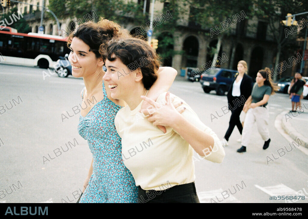 JOANA VILAPUIG y MIREIA VILAPUIG en SELFTAPE, 2023, dirigida por BARBARA FARRE. Copyright Filmin / Filmax.