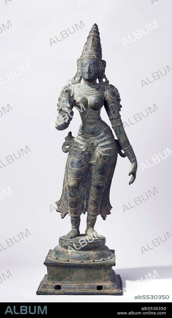 The water lily in the figure’s right hand shows that this statue represents the goddess Uma (also known as Parvati), wife of the Hindu god Shiva. She is standing in an elegant pose, with her body slightly angled at the hip and neck. In a temple she would have stood to the left of Shiva, her customary position.
