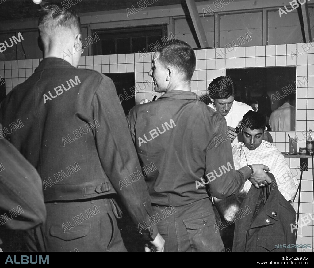 Trainees line up for haircuts in the post barber shop during their fifteen weeks of Basic Infantry Training at Fort Jackson, SC, 3/1951. (Photo by Pfeiffer/United States Department of State/PhotoQuest/Getty Images).