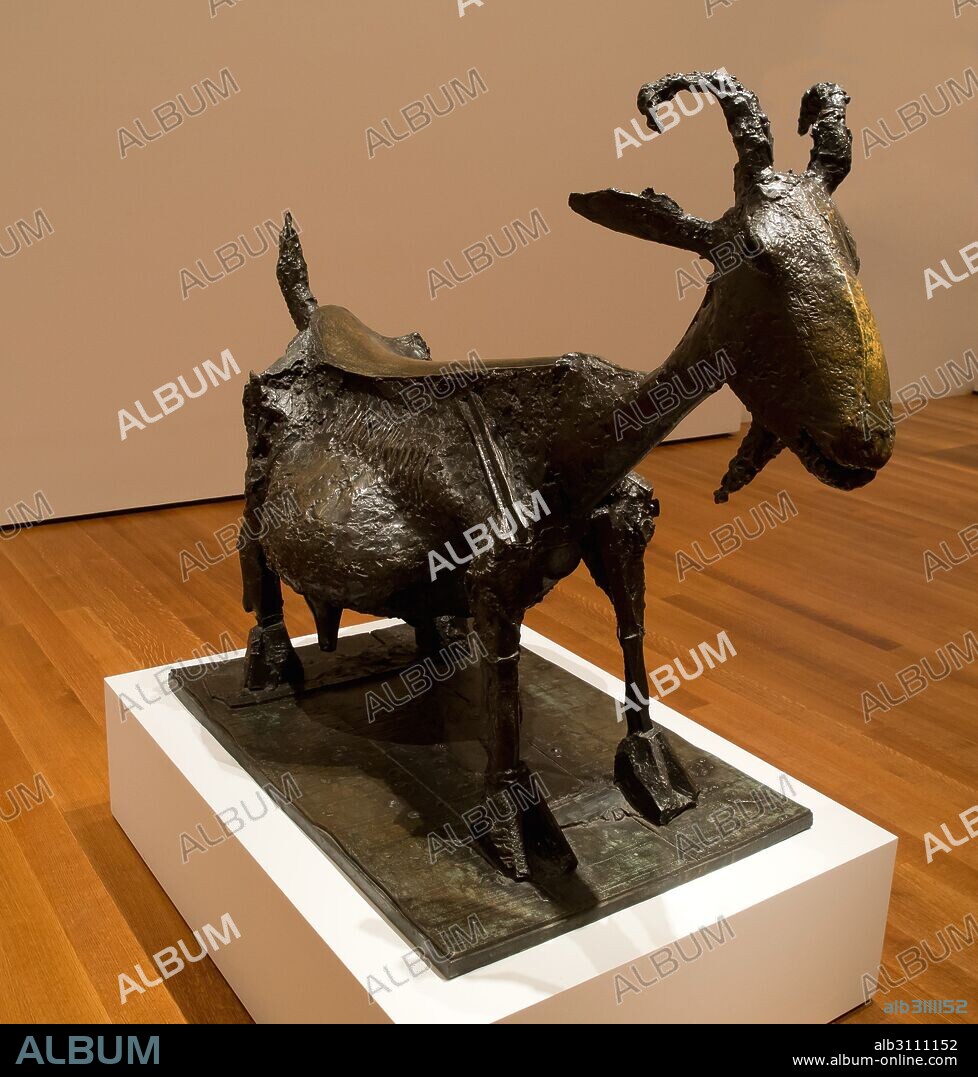 PABLO PICASSO. ESCULTURA DE ELLA LA CABRA (1950) DE PABLO RUIZ PICASSO.