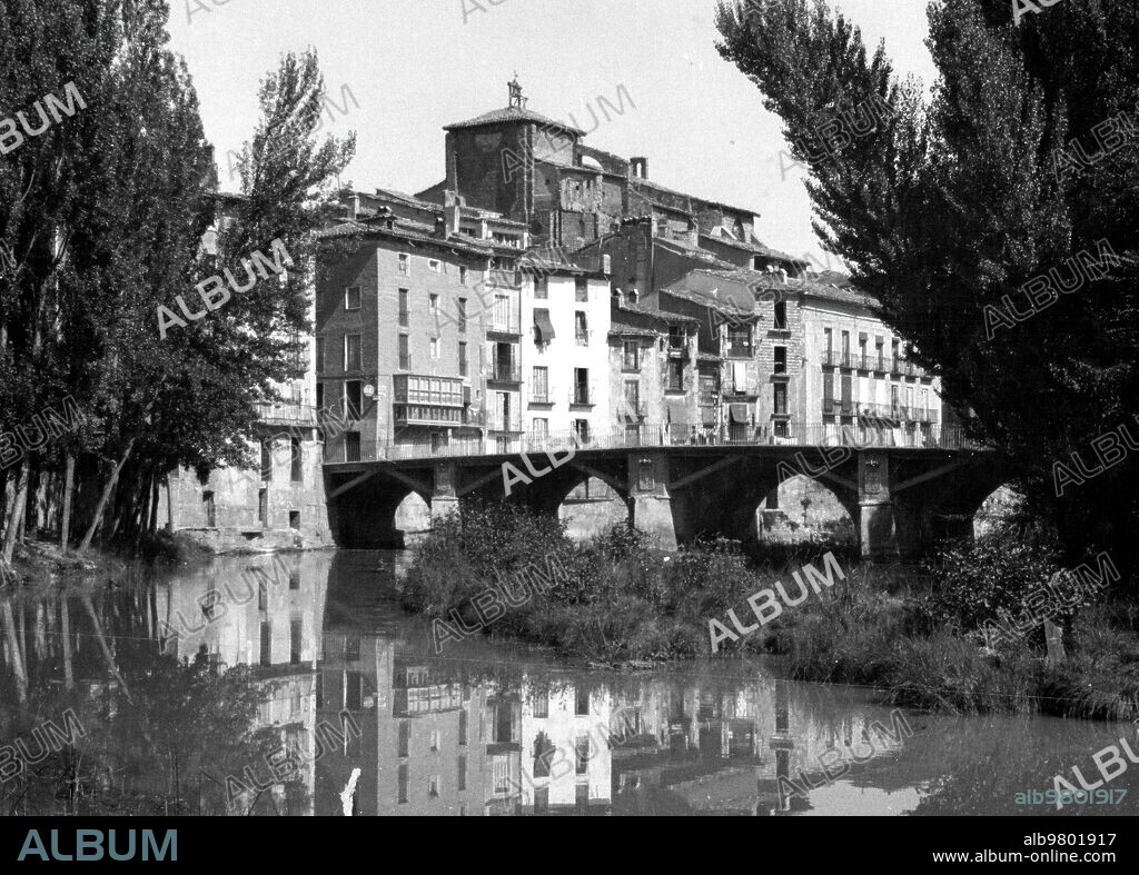 1936. El río Ega al pasar por Estella (Navarra).