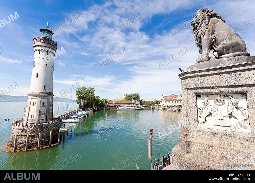 Lighthouse and the Bavarian lion at the harbor entrance of Lindau on Lake Constance, Bavaria, Germany, Europe, PublicGround, Europe.