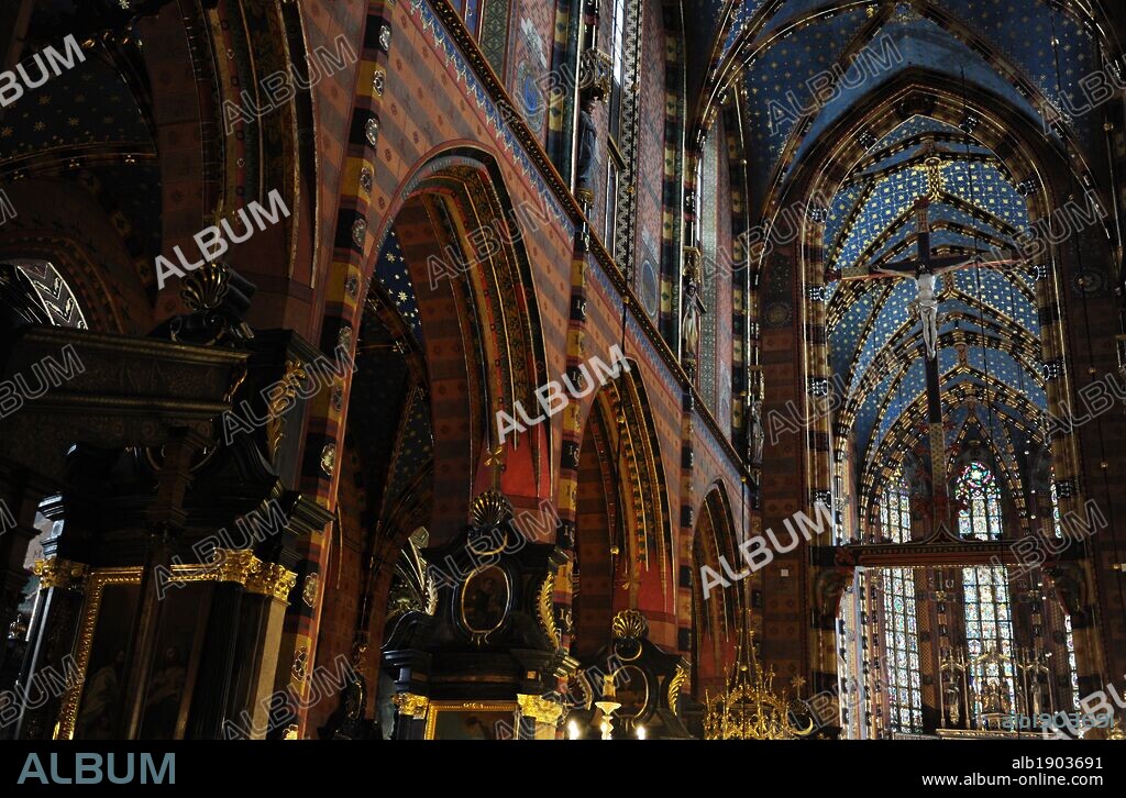 ARTE GOTICO. POLONIA. CATEDRAL DE WAWEL (Catedral de San Wenceslao y San Estanislao o Catedral de Cracovia). Construida entre 1320 y 1364, en estilo gótico. Interior del templo. Cerro de Wawel. Cracovia. (Patrimonio de la Humanidad de la Unesco). Europa.
