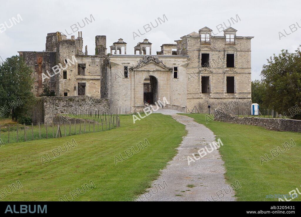 CASTILLO DUCAL DE GRAMONT O DE BIDACHE  , FRANCIA.