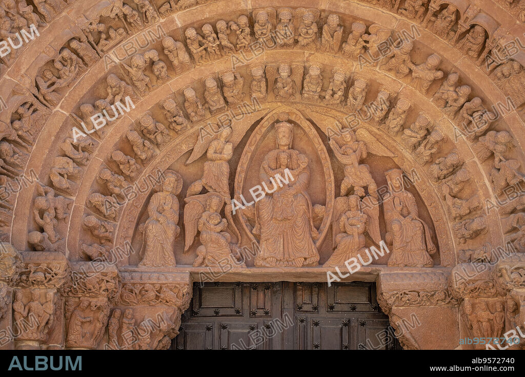 trinidad patenitas en la portada, Iglesia de Santo Domingo, Románico, siglo XII, Soria, Comunidad Autónoma de Castilla, Spain, Europe.